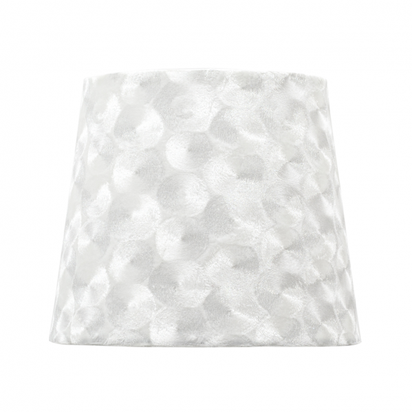 Pantalla Fátima Blanco Nacar de Fabrilamp, lámpara textil blanca nacarada para decoración e iluminación del hogar.