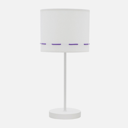 Lámpara sobremesa Trazos Lila de Abrila, diseño infantil en metal y textil con trazos artísticos en blanco y lila, dimensiones 42x17x17 cm, luz difusa para habitación infantil y decoración interior (código 111271019).