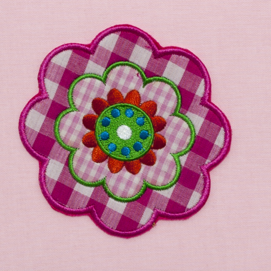 Lámpara de sobremesa infantil Petalo en color rosa de Abrila, modelo 1xE14 con luz difusa y diseño textil para decoración de interiores infantiles, referencia 117271000.