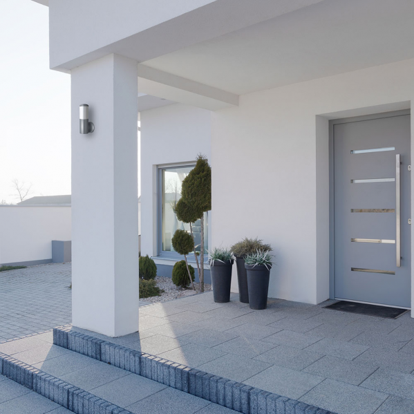 Aplique exterior Azafrán Gris de Fabrilamp, modelo 127361028, en policarbonato, IP44, iluminación exterior para jardín y terraza.