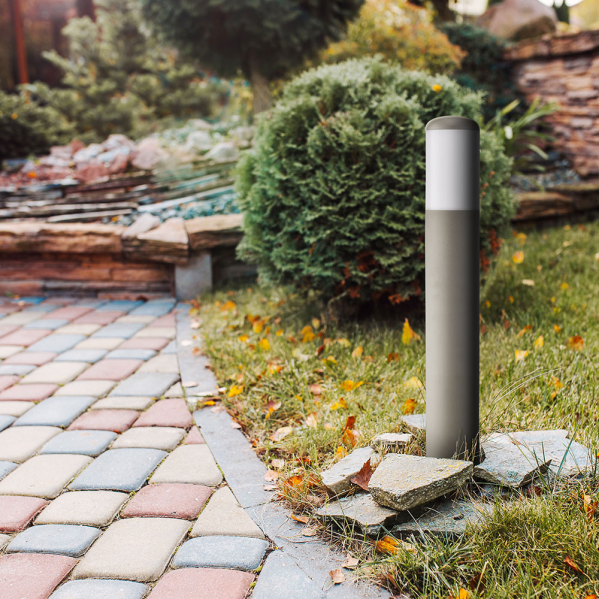 Pilar Exterior Azafrán Gris Fabrilamp 127371128 – luminaria para iluminación exterior IP44 en policarbonato, para jardín, terraza y sobremuro, diseño moderno