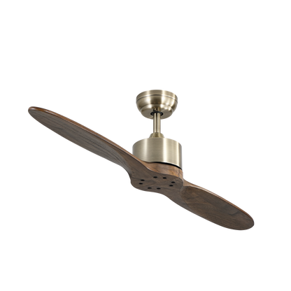 Ventilador de techo Leste Cuero Roble sin luz de Abrila modelo 128990264, diseño moderno en metal y madera de 132 cm, motor DC silencioso con control remoto para interiores domésticos.