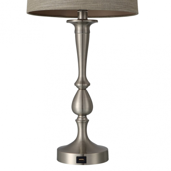 Lámpara de sobremesa Khalifa en níquel con puerto USB integrado, diseño moderno de Abrila en metal y textil para decoración interior doméstica, modelo 130871003.