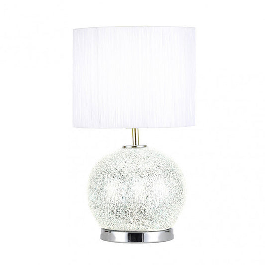 Lámpara sobremesa Secoya de Abrila en acabado espejo/cromo con LED integrado, pantalla textil y mosaico de cristal para iluminación difusa en decoración interior de hogar moderno