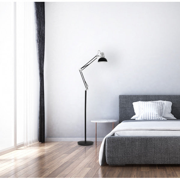 Lámpara de pie articulable Rutilo en negro y cromo, modelo Abrila 140341052, diseño moderno de metal para iluminación ajustable en salones interiores domésticos