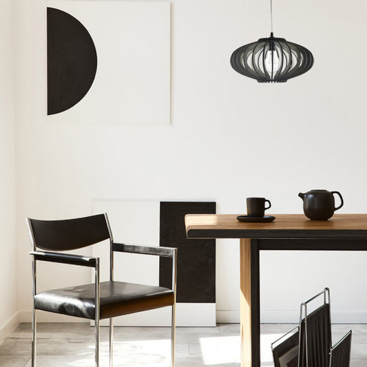 Lámpara colgante de madera sapelli en tono café, diseño rústico vintage minimalista de 35x35 cm con casquillo E27, ideal para iluminación interior doméstica y decoración natural de Abrila.