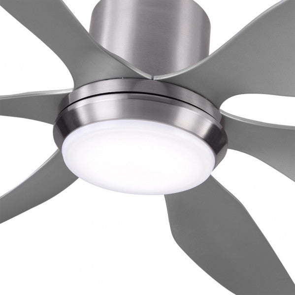 Ventilador de techo DC Otto en níquel plata de 167 cm, 24W, con control remoto y LED integrado, ideal para ventilación en verano e invierno en interiores domésticos, marca Abrila modelo 158691663