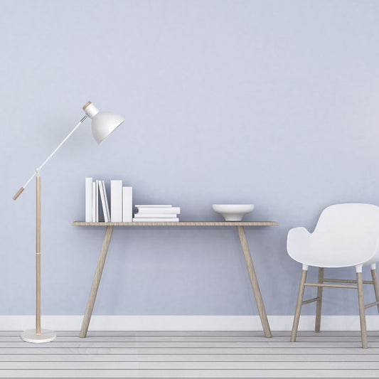 Pie de salón Biel en blanco y haya, modelo moderno de Abrila (código 161941001), con dimensiones 151x25x70 cm, estructura de metal y madera orientable para iluminación interior y decoración doméstica.