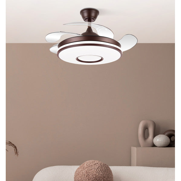 Alt Image: Ventilador de techo Dani Mini Marrón 59W de Abrila con LED integrado y motor DC, modelo 165399002, con aspas retráctiles y control remoto incluido, ideal para el hogar y el confort.