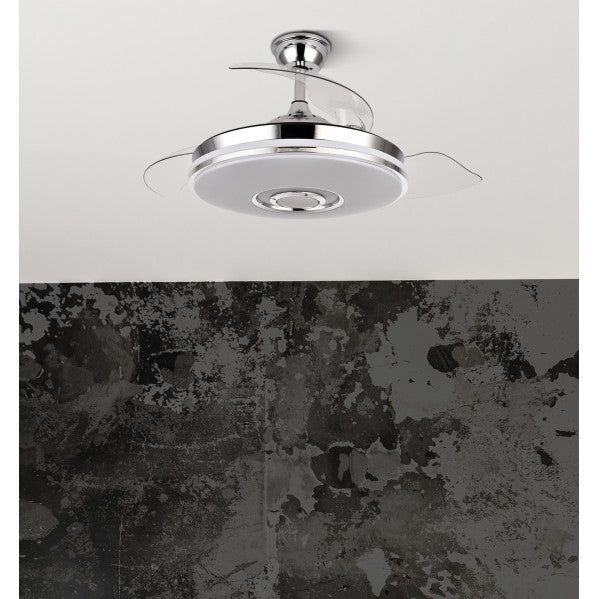 Ventilador de techo retráctil Noto en acabado cromo de 72W por Abrila, con aspas plegables, motor DC eficiente, luces LED RGB integradas, altavoz Bluetooth y diseño doméstico para interiores, modelo 165791420.