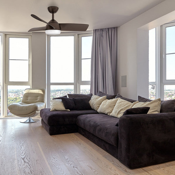 Ventilador de techo Haur marrón de 24W DC motor reversible para verano e invierno, modelo Abrila con LED integrado y aspas silenciosas en metal, MDF y policarbonato, ideal para interior doméstico.