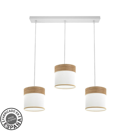 Regleta colgante Cloe de Abrila en blanco y madera clara, con 3 casquillos E27 para bombillas, diseño moderno de metal y textil para iluminación interior doméstica y decoración minimalista.