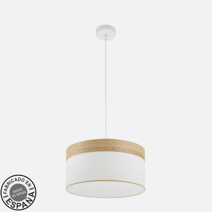 Colgante Cloe de Abrila en blanco y madera clara, lámpara colgante moderna de 40 cm con casquillo E27 para luz difusa, ideal para decoración interior doméstica con diseño textil y metal.