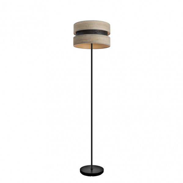 Lámpara de pie Colet en negro y madera gris de Abrila, diseño contemporáneo con luz difusa para iluminación doméstica y decoración interior moderna en salón.