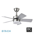Ventilador de techo DC Marta 36W en níquel con aspas reversibles de haya y plata, modelo Abrila 175891533 con control remoto, bajo consumo energético, luces LED integradas y diseño doméstico para interiores.