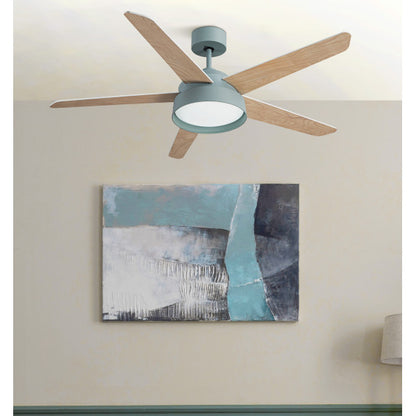 Ventilador de techo Lebeche verde con 5 aspas reversibles, modelo Abrila 180791506, motor DC eficiente y LED integrado para interior doméstico, diseño blanco-haya ideal para ventilación y iluminación.