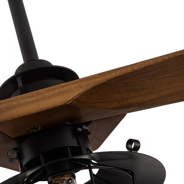 Ventilador de techo Vulturno negro con 3 aspas de madera roble, estilo rústico industrial de Abrila, motor DC silencioso, luz integrada, mando remoto y diseño interior en metal y madera.