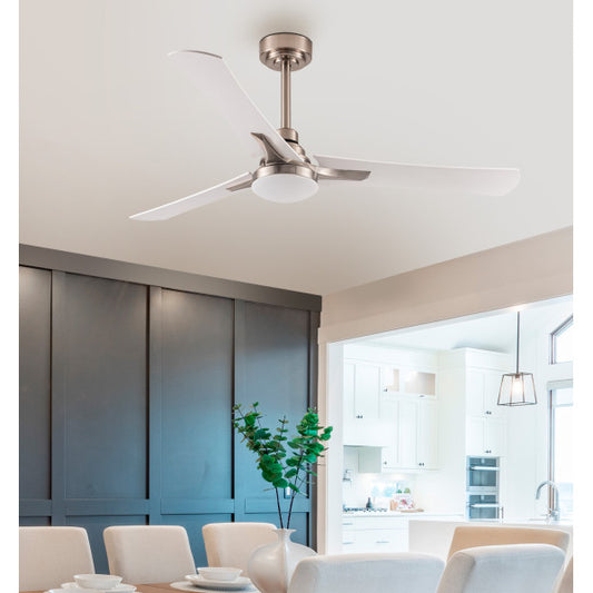 Ventilador de techo Coro 22W DC en níquel con aspas blanco/haya, LED integrado, motor silencioso reversible y temporizador, modelo Abrila 182491303 para interiores domésticos