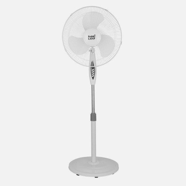 Ventilador de pie Abila BISE 184041001, modelo blanco de alta eficiencia de 45W con función oscilante. Controlado por mando a distancia para máximo confort. Construido con materiales duraderos como metal y policarbonato, ideal para uso doméstico interior. Incluye temporizador para un funcionamiento inteligente y eficiente.