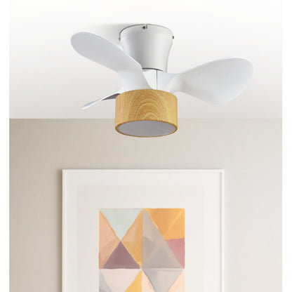 Ventilador de techo KOS de Abrila, modelo 186191368, de 24W, color blanco/haya. Incluye 6 velocidades, motor DC de alta eficiencia, iluminación LED integrada, mando a distancia y temporizador. Ideal para uso doméstico interior.