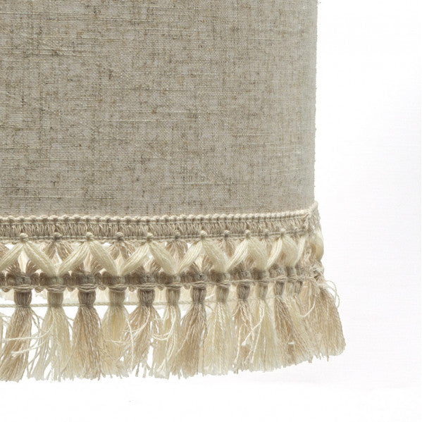 Pie de salón Vera en blanco y beige de 163 cm, lámpara moderna de Abrila con base de metal y pantalla textil para iluminación ambiental interior, diseño elegante para decoración doméstica (modelo 186441001).