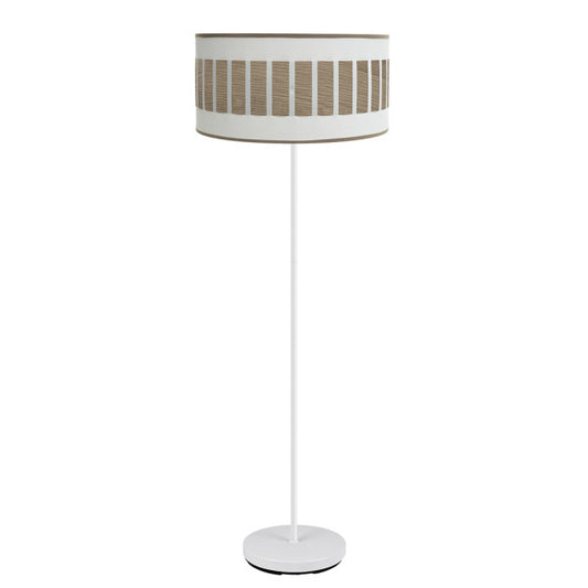 Lámpara de pie Ivanna en blanco y madera clara de 163 cm, diseño vintage moderno de Abrila para salón, iluminación interior con base de metal y textil, estilo doméstico elegante.