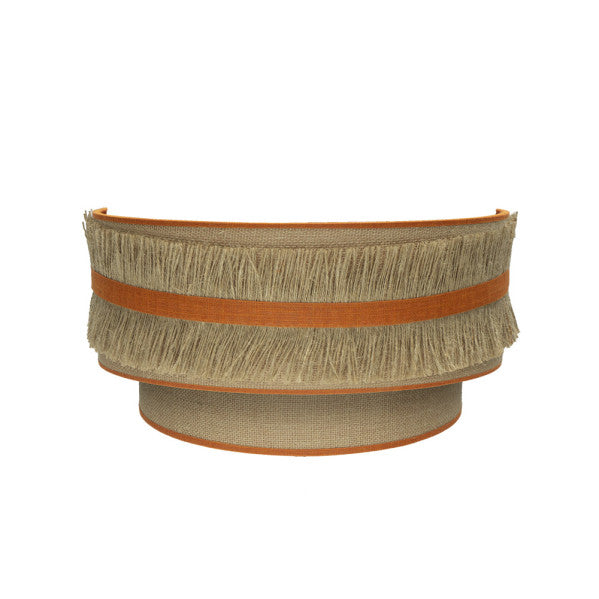 Aplique de pared Natalia en estilo rústico vintage de Abrila, modelo saco-naranja con estructura de metal y textil en tonos cálidos, dimensiones 17x30x15 cm, ideal para iluminación interior doméstica y decoración acogedora, referencia 188561004