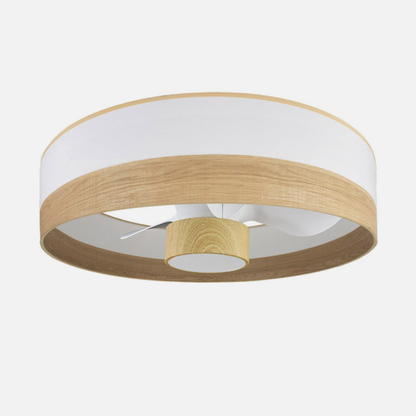 Ventilador de techo Olga de Abrila en blanco/madera claro, modelo 190091785. Diseño elegante de color blanco/madera claro, ideal para interiores domésticos. Equipado con un motor DC eficiente y 6 velocidades ajustables. Incluye luz LED integrada con intensidad regulable para un ambiente perfecto más allá de la ventilación.