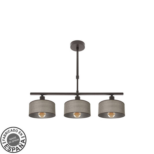 Lámpara de techo Gilda marrón de Abrila, modelo 190353002 con 3 casquillos E14, dimensiones 55x14 cm, diseño minimalista vintage en metal y textil para iluminación difusa en interiores domésticos.