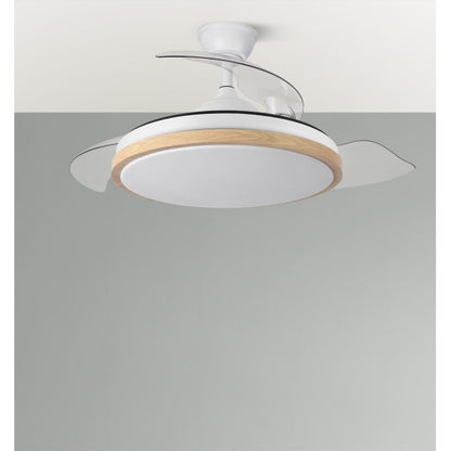 Aquí tienes un ejemplo de texto optimizado para SEO para la etiqueta alt img:

Ventilador de techo DC Evros en color blanco/arnay con iluminación LED integrada y aspas retráctiles. Ahorro de energía con motor DC y perfecto para interiores domésíticos, la luminosidad puede regularse Ajuste a la perfección por Abrila.

Este texto incluye palabras clave relevantes y proporciona información clara y concisa sobre las características del producto.