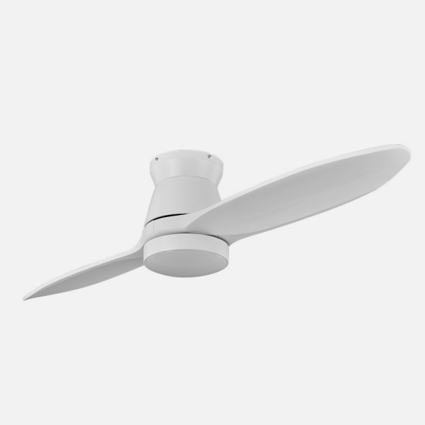 Ventilador de Techo DC Nordic AIRLA Blanco, moderno y eficiente con motor DC de 24W, y un diseño elegante以. Ideal para espacios interiores, en particular salas de estar y dormitorios. Ofrece una longitud de aspas de 132 cm que proporcionan una excelente circulación del aire.  Su luz LED integrada proporciona iluminación adicional.  steht das Produkt einer Fernbedienung zur Verfügung, welche die Steuerung ermöglicht, ohne sich vom Sofa zu erheben. Este ventilador está equipado con un temporizador, lo que lo 