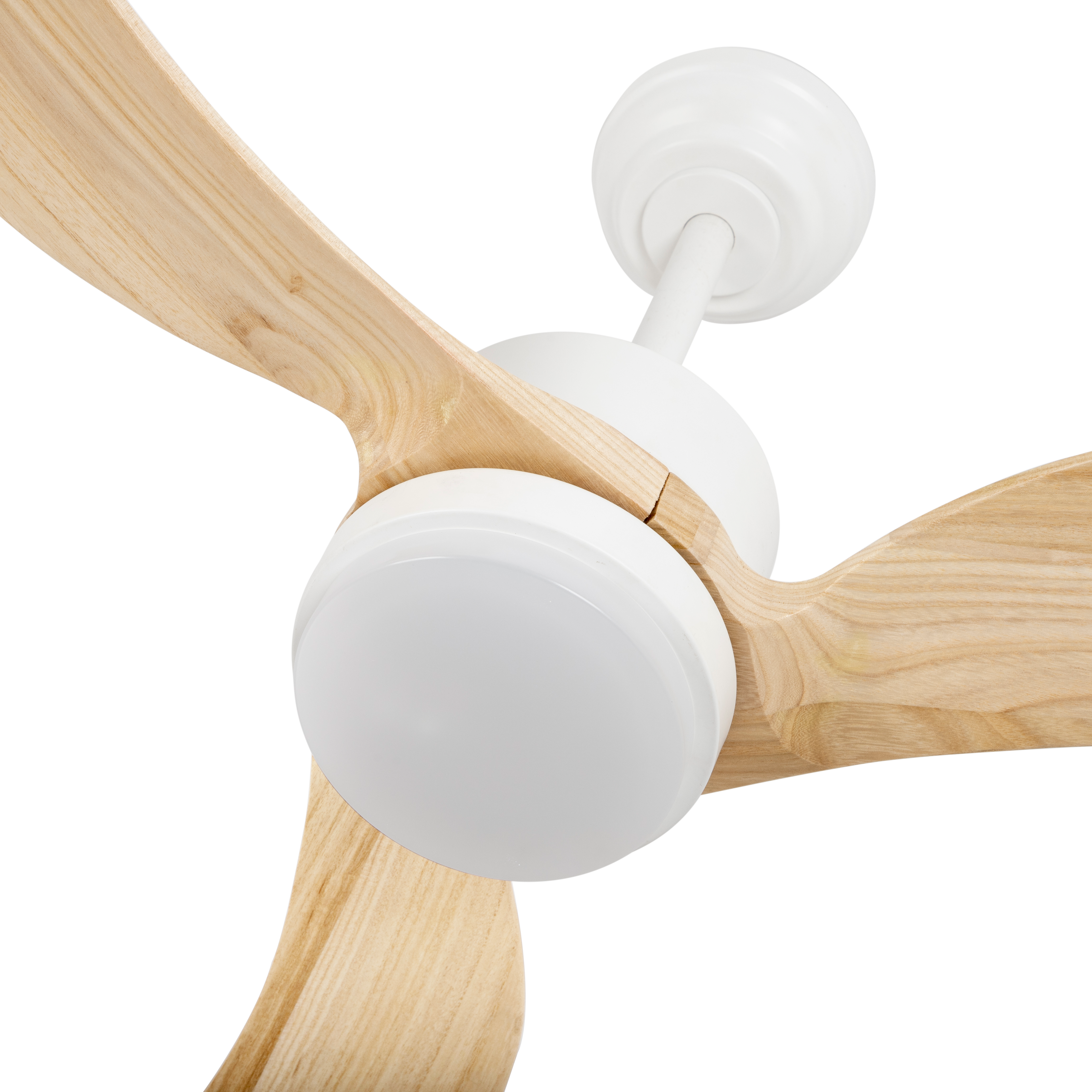 `alt=Ventilador techo Bembezar 24W Blanco Haya de Abrila con LED integrado, motor DC, regulable por control remoto para uso interior doméstico.`