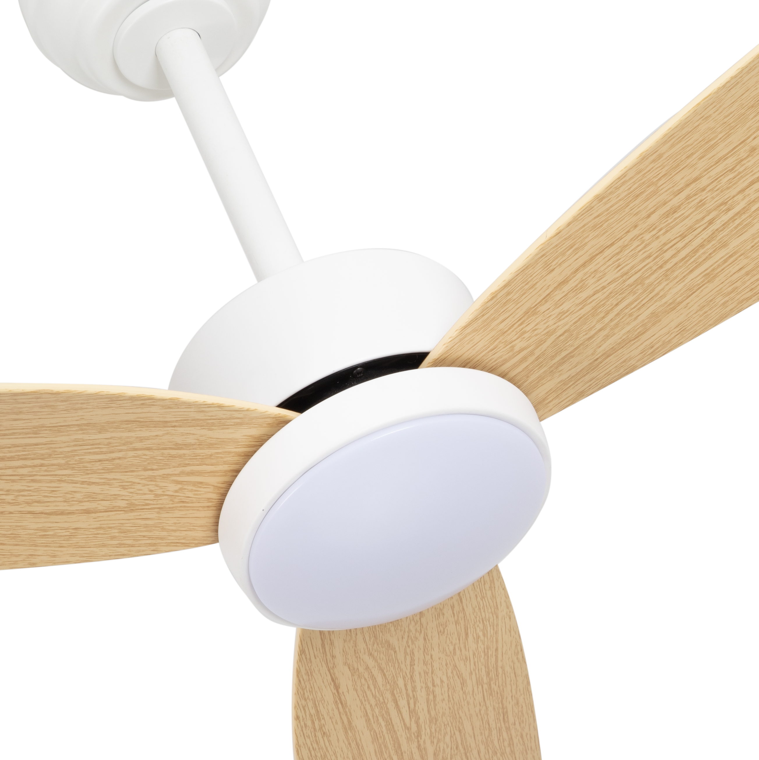 Ventilador de techo Genil 24W Blanco/Haya 132cm con motor DC y LED integrado, para interiores, incluye control remoto y temporizador. Optimizado para espacios amplios, combina funcionalidad y estilo gracias a su acabado en blanco haya.