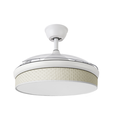 Ventilador de techo Abrila con aspas retráctiles DC Moda 72W en color blanco, modelo 212480501. Diseñado para interiores domésticos, este ventilador cuenta con un motor DC eficiente y un LED integrado. Perfecto para la ventilación en verano e invierno, con un cañizo blanco que se integra perfectamente en cualquier decoración moderna.