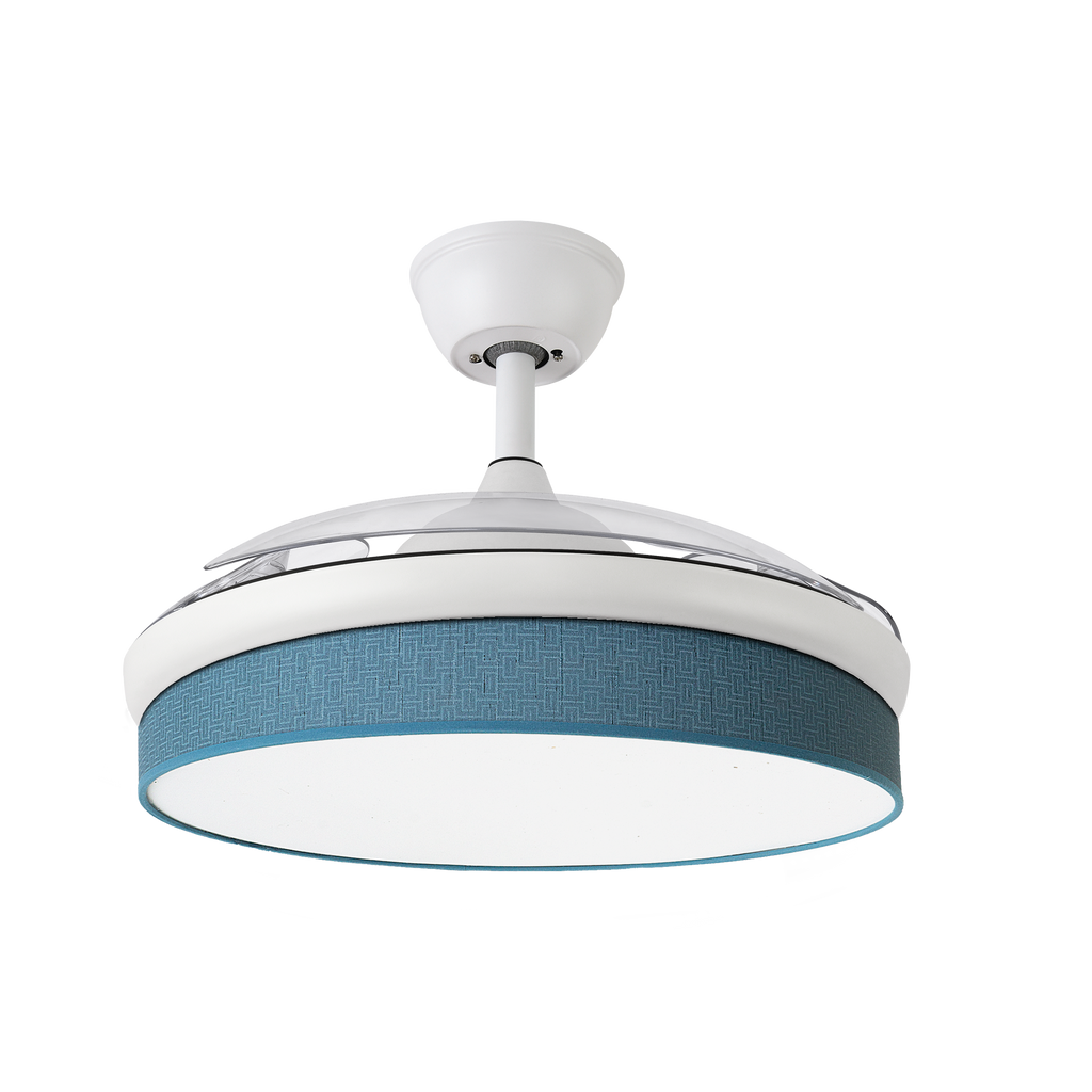 Ventilador techo DC Moda 72W en colores blanco y azul de la marca Abrila, modelo 212480801. Diseñado para uso interior doméstico, este ventilador cuenta con aspas retráctiles y un motor DC eficiente. Incluye iluminación ajustable con LED integrado, ideal para proporcionar ventilación tanto en verano como en invierno.