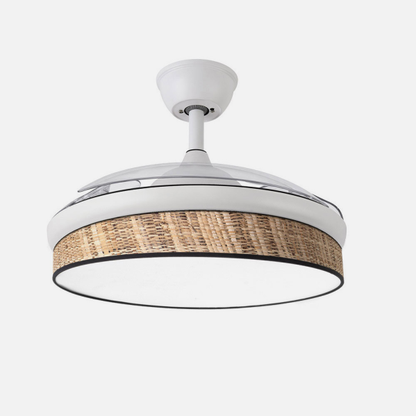 Alt Text: Ventilador de techo DC Moda 72W blanco y cañizo. Inspirado por Abrila, modelo 212490701, con aspas retráctiles, iluminación LED ajustable, mando a distancia y diseño doméstico interior.
