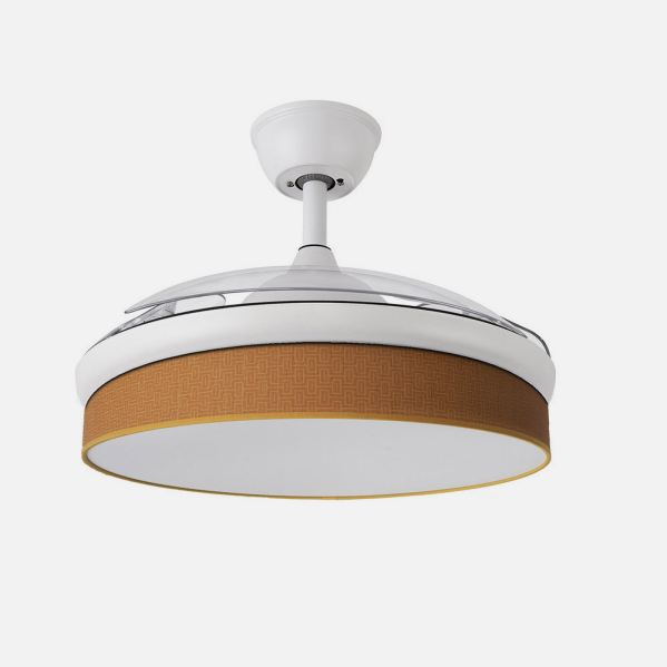 Aquí tienes un ejemplo de un atributo `alt` optimizado para SEO para la imagen del ventilador de techo:

Ventilador de techo LED DC Moda de 72W con diseño Blanco/Naranja de Abrila. Incluye iluminación con 7200 lúmenes, motor DC, aspas retráctiles y LED integrado para uso interior domestico.

También te recomiendo que completes esta descripción existente (si tienes espacio en el campo) con características adicionales e información relevante como debajo detallado:

1. 🍊 Ventilador de techo LED DC Moda.

2.  