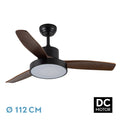 Ventilador techo DC Kavala en color negro y roble, con diámetro de 112 cm y marca Abrila, modelo 212791336. Diseñado para uso interior doméstico, cuenta con 6 velocidades ajustables y un motor DC eficiente. Este ventilador destaca por su creación con metal, madera y policarbonato, proporcionando robustez y estilo moderno. Integra un LED para iluminación adicional y pertenece a la categoría AI2 para un rendimiento superior. Ideal para enviar Ventiladores, compra en  Aibrila.