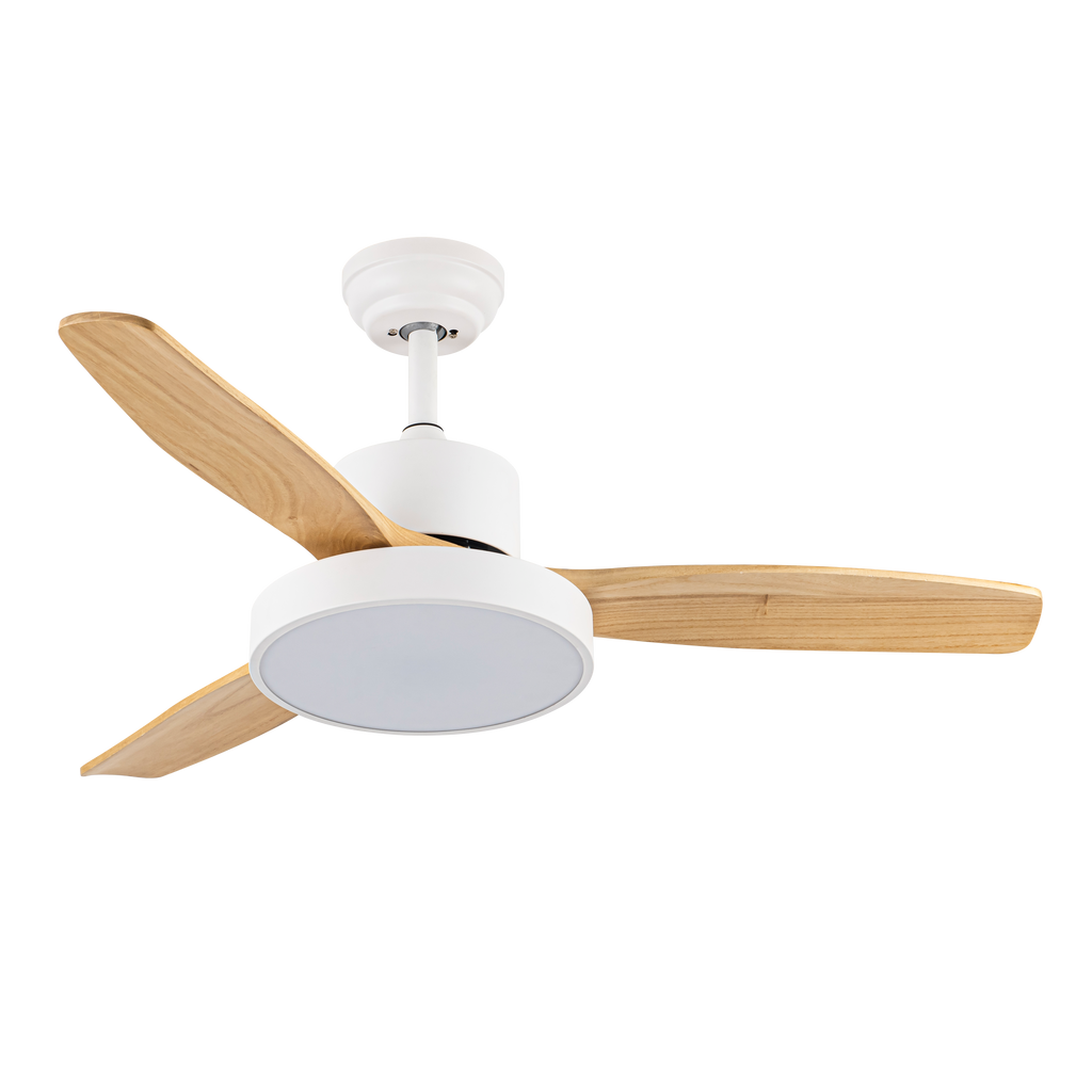 ```html
<img src=ruta/imagen-ventilador-techo-kavala.png alt=Ventilador de techo DC Kavala 48W Blanco/Haya con 6 velocidades, mando a distancia y LED integrado de Abrila />
```

Este alt text está diseñado para incluir las palabras clave más relevantes y describir claramente el producto, lo cual es óptimo para SEO.