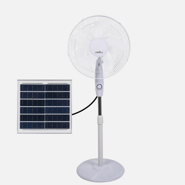 Ventilador de pie solar Frontera blanco de 20W de Abrila, modelo 213641001. Diseño ecológico y eficiente para uso doméstico e interior. Equipado con batería de litio y tecnología AI2 para máximo ahorro de energía.
