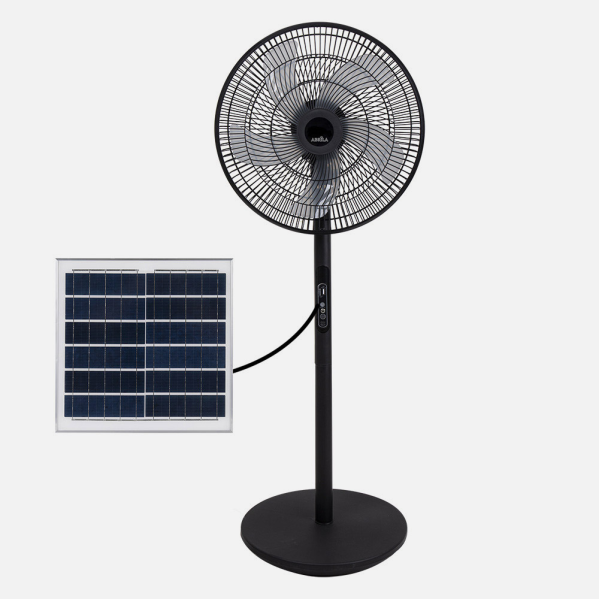 Ventilador de pie solar Rialto negro de 30W de Abrila, modelo 213741009. Diseño elegante en color negro, ideal para uso doméstico e interior. Equipado con tecnología solar y batería de litio para ahorro de energía. Incluye puerto USB para carga adicional. Perfecto para un ambiente sostenible y eficiente.