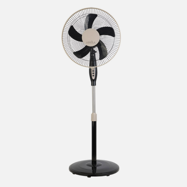 Ventilador de Pie Belmonte Negro/Beis 45W de Abrila, modelo 213841078. Diseño moderno y funcional con altura regulable. Fabricado con aluminio y policarbonato, ideal para uso doméstico en interiores. Función oscilante para una mejor distribución del aire. Color negro/beis, perfecto para integrarse en cualquier decoración.
