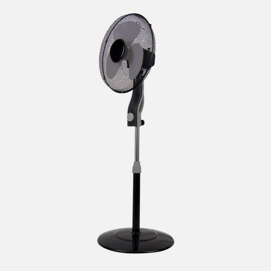 `alt=Ventilador de Pie Magico Negro/Gris 45W de Abrila, modelo 214141028, oscilante, con diseño en aluminio y policarbonato, ideal para uso doméstico interior`