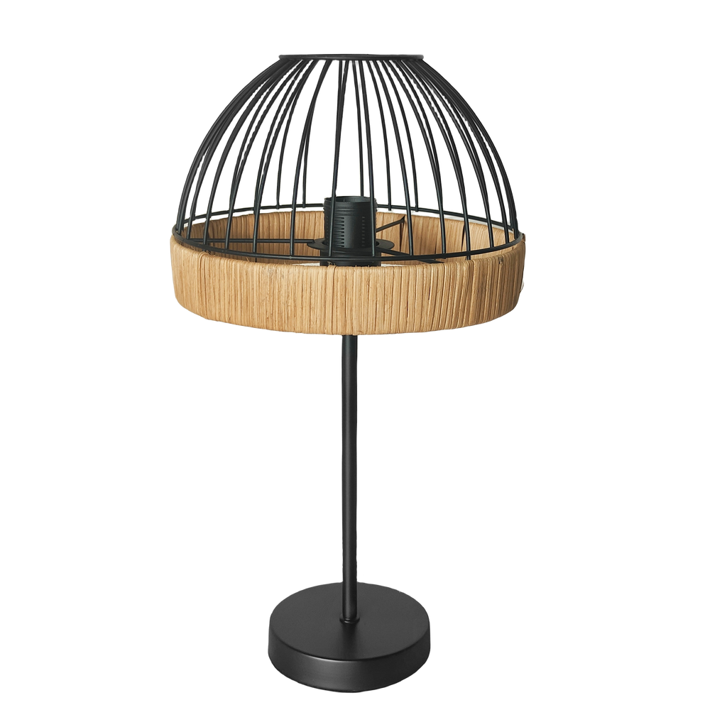 Lámpara de sobremesa Gaston en negro y natural de Abrila, diseño vintage rústico con metal y rattan para iluminación doméstica farmhouse chic y decoración interior sobremesa nature.