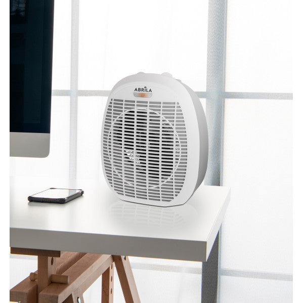 Termoventilador Sudan 2000W blanco y gris de Abrila, modelo portátil con calefacción doméstica para interiores, fabricado en policarbonato resistente, termostato regulable y protección de seguridad contra sobrecalentamiento.
