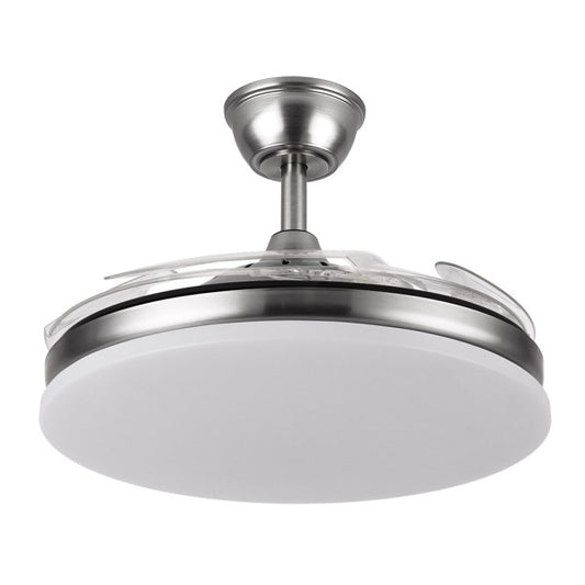 `alt=Ventilador de techo Tridente con aspas retráctiles en níquel, modelo Abrila, 59W, ideal para ventilación en verano e invierno, con iluminación LED regulable para interiores domésticos`