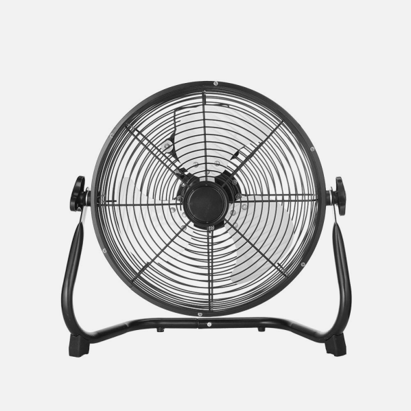 Ventilador industrial Midas 60W en color negro/cromo, con un diámetro de 41.5 cm, modelo Abrila 237571052. Este ventilador cuenta con tres velocidades ajustables, un consumo de 60W y está fabricado en metal aluminio, lo que lo hace duradero y resistente. Ideal para uso en interiores domésticos, su diseño orientable permite dirigir el flujo de aire según las necesidades. Perfecto para mantener un ambiente fresco y confortable.