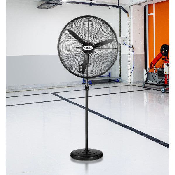 Ventilador de pie industrial Tormenta negro de 280W por Abrila modelo 239241109, con 3 velocidades, oscilante y rotatorio, fabricado en metal y policarbonato para uso interior doméstico e industrial.