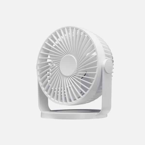 Mini ventilador sobremesa Bretaña blanco de 5W por Abrila, modelo 239971001, portátil y recargable vía USB con aspas AI2 para uso doméstico interior