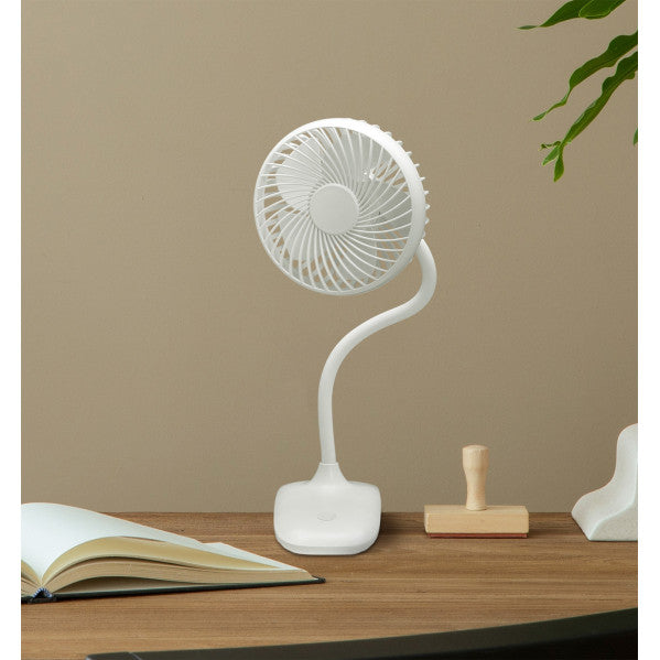 Ventilador sobremesa con pinza Sines Blanco de Abrila, modelo 240271001, 5W recargable por USB, portátil y silencioso para uso doméstico e interior.